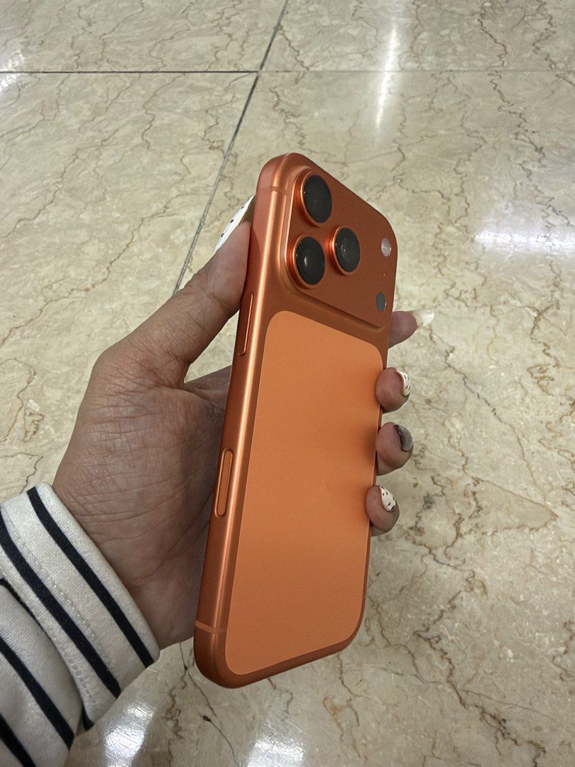 Iphone 17 pro (Category: iPhone 17 Series) located in Manila. Submitted by kaye0923 (Listing ID 1470998673, Image 2). Description: Iphone 17 pro For sale or swap sa may add 256gb 90% battery health Openline NTC approved No history of repair Test all u want Reset to sawa Issue:Dents, see last pic Meet up ONLY ‼️.