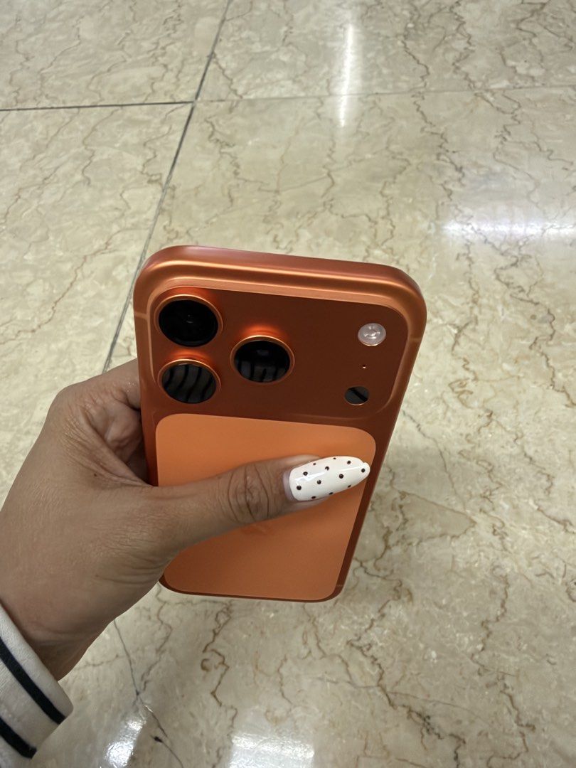Iphone 17 pro (Category: iPhone 17 Series) located in Manila. Submitted by kaye0923 (Listing ID 1470998673, Image 3). Description: Iphone 17 pro For sale or swap sa may add 256gb 90% battery health Openline NTC approved No history of repair Test all u want Reset to sawa Issue:Dents, see last pic Meet up ONLY ‼️.