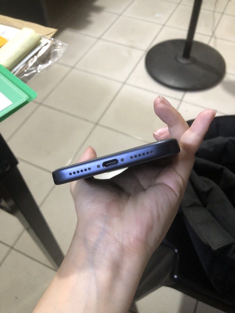 iPhone 17 Pro Max 256gb (Category: iPhone 17 Series) located in Quezon City. Submitted by kimioutlet (Listing ID 1470996493, Image 3). Description: IPhone 17 pro max 256gb 98% battery health Bought in Powermac Vertis North With official receipt Still on warranty until Nov 6 2026 RFS: Upgrading 100% Authentic.
