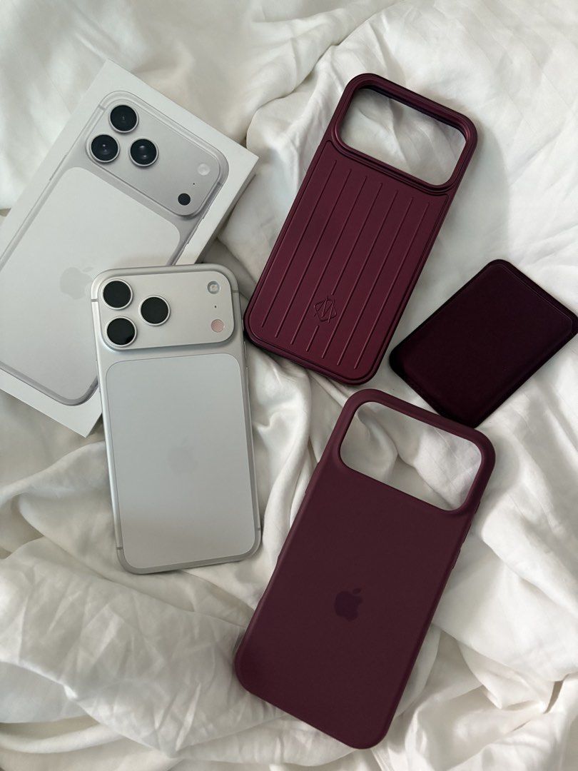 Iphone 17 pro max silver 256gb (Category: iPhone 17 Series) located in Las Pinas. Submitted by _lacosmogirll_ (Listing ID 1471020511, Image 1). Description: Iphone 17 promax 256gb Color: silver ✅No issue ✅No gasgas/dents Bought 2 weeks ago lang (oct. 15) BH: 100% Cycle count: 8 RFS: will upgrade to 18 duo❤️ Meetup only‼️ Loc: Laguna.