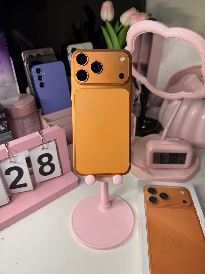 IPHONE 17 PROMAX 256 (Category: iPhone 17 Series) located in Marikina City. Submitted by ychika (Listing ID 1470983535, Image 2). Description: FOR SALE OR SWAP SA LOWER UNIT +cash IPHONE 17 PRO MAX 256GB (COSMIC ORANGE)🍑 ₱62,500 RUSH! -256gb -89% original battery health -still under warranty until 11/27/26 -smooth performance -allworking -true tone/face id -ntc approved -unli check/reset upon meet up honest issue:dents only inclusions: unit case