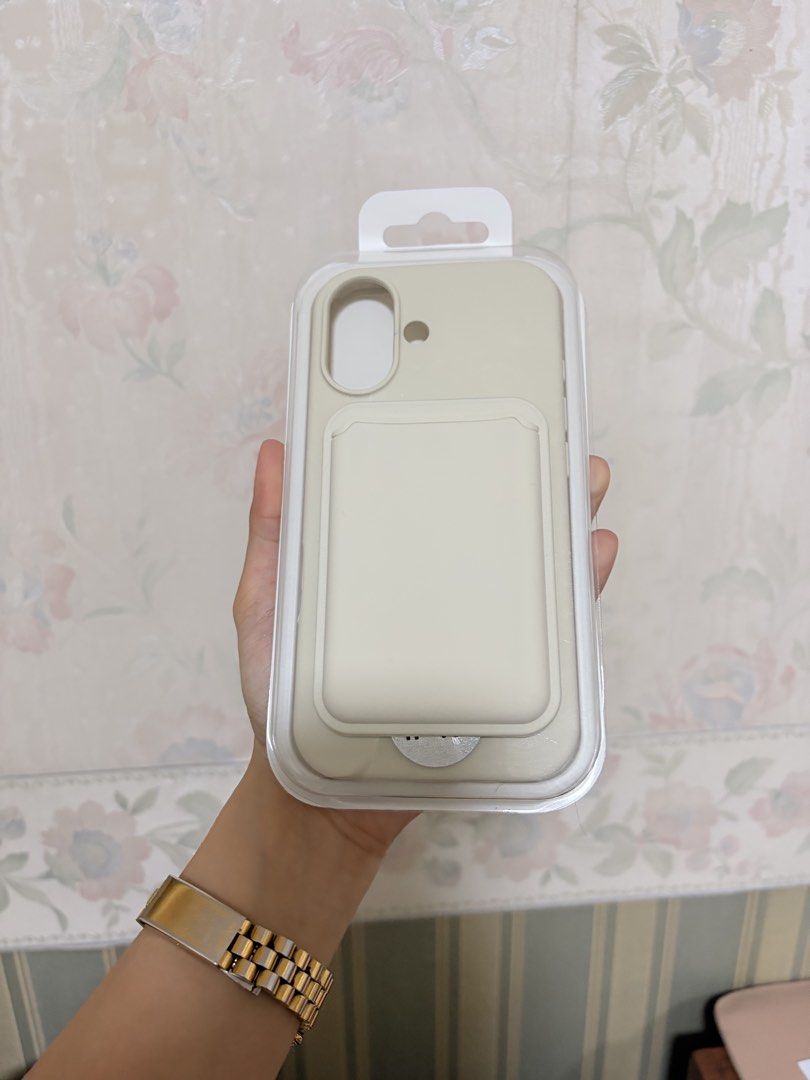 iPhone 17 Silicone Magsafe Phone Case with Cardholder (Category: Cases & Sleeves) located in Quezon City. Submitted by second.ave (Listing ID 1471021725, Image 2). Description: iPhone 17 Silicone Magsafe Phone Case Includes cardholder Antique white Brand new RFS: accidentally bought the wrong color.