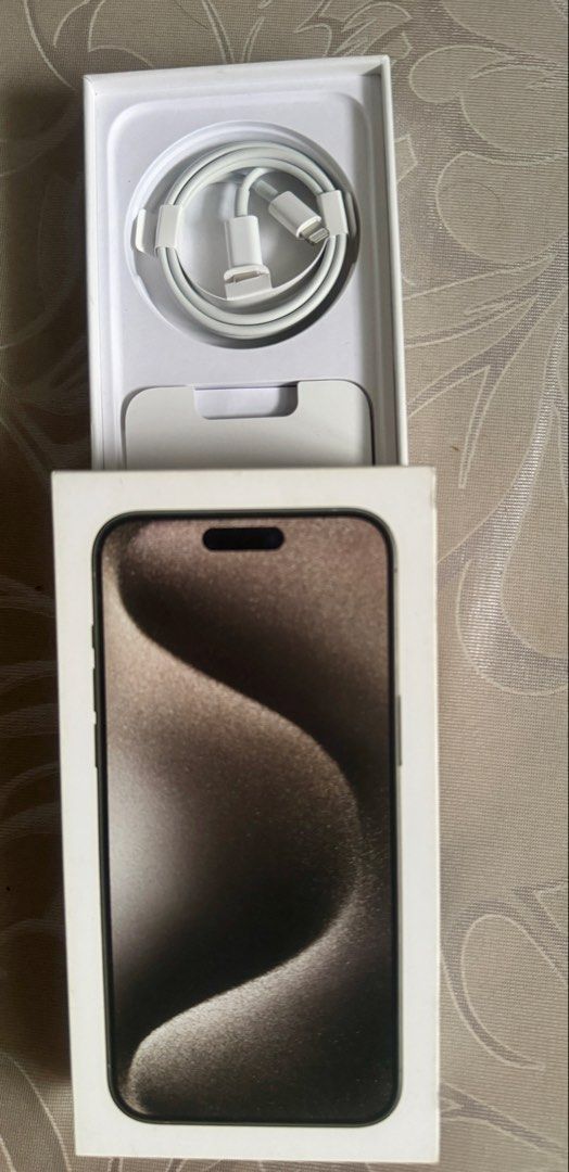 iPhone Box (Category: Chargers & Cables) located in Singapore. Submitted by prabu.sg (Listing ID 1471018608, Image 2). Description: .