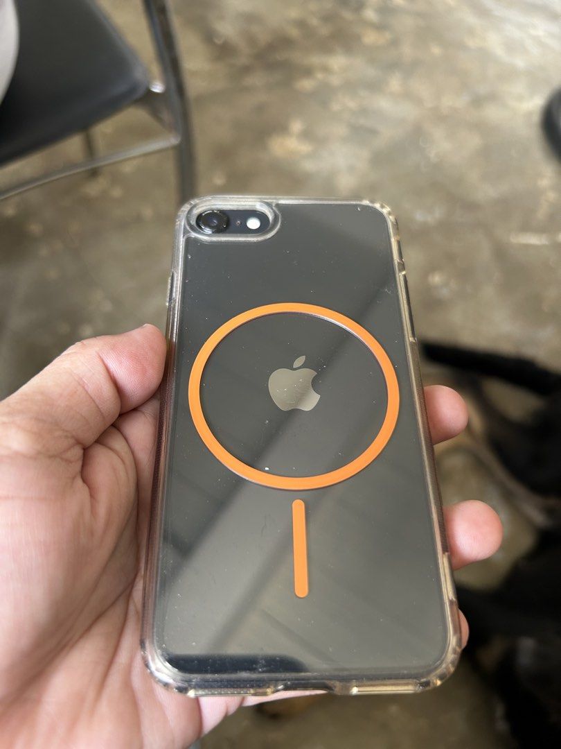 iPhone SE 2nd gen 128gb (Category: iPhone SE Series) located in Muntinlupa City. Submitted by jessicaesp11 (Listing ID 1470983531, Image 1). Description: For Sale: RUSH!!! iPhone SE 2nd Gen (Black) Storage: 128 GB System: iOS 27.0.1 (LATEST) Battery Health: 73% (Original Battery) Notes: -NO issues po, NEVER been repaired, NEVER been opened. -PERFECTLY WORKING: Touch ID, True Tone and Everything is perfectly working po. Super linaw ng camera front