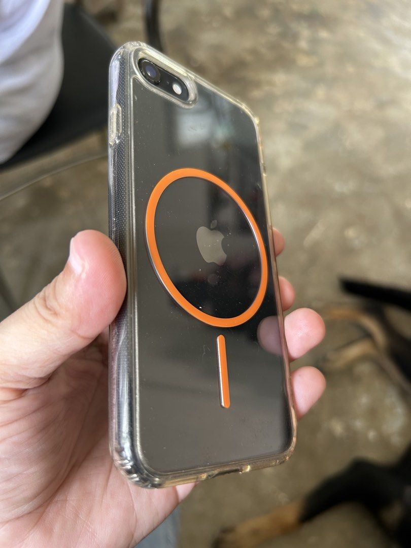 iPhone SE 2nd gen 128gb (Category: iPhone SE Series) located in Muntinlupa City. Submitted by jessicaesp11 (Listing ID 1470983531, Image 3). Description: For Sale: RUSH!!! iPhone SE 2nd Gen (Black) Storage: 128 GB System: iOS 27.0.1 (LATEST) Battery Health: 73% (Original Battery) Notes: -NO issues po, NEVER been repaired, NEVER been opened. -PERFECTLY WORKING: Touch ID, True Tone and Everything is perfectly working po. Super linaw ng camera front