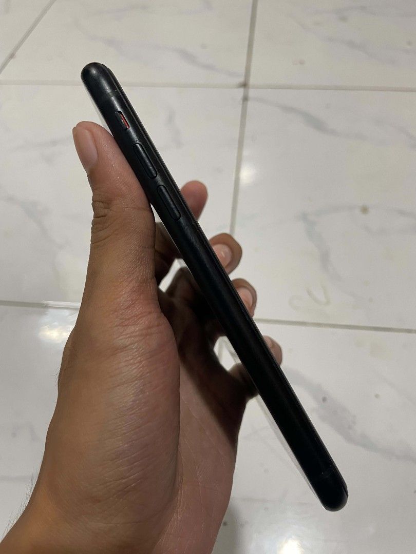 iPhone XR (Category: iPhone X Series) located in Manila. Submitted by adrielaint (Listing ID 1471082168, Image 2). Description: LOOKING FOR RUSH XR?? 5.9K LANG (NEGO) 64GB TRUETONE/FACE ID WORKING NEWLY REP BATT (100% BH) NO SIM RESTRICTIONS UNLI RESET PARANAQUE/LAS PIÑAS LOC.