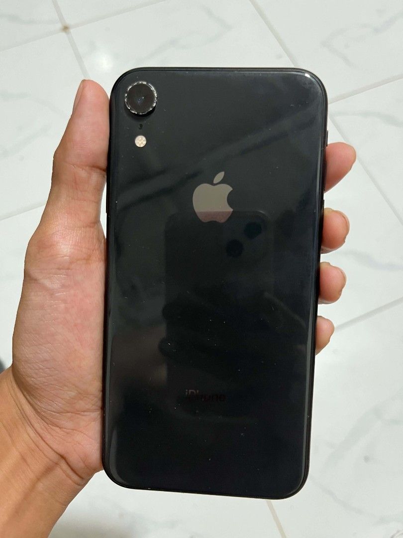 iPhone XR (Category: iPhone X Series) located in Manila. Submitted by adrielaint (Listing ID 1471082168, Image 1). Description: LOOKING FOR RUSH XR?? 5.9K LANG (NEGO) 64GB TRUETONE/FACE ID WORKING NEWLY REP BATT (100% BH) NO SIM RESTRICTIONS UNLI RESET PARANAQUE/LAS PIÑAS LOC.
