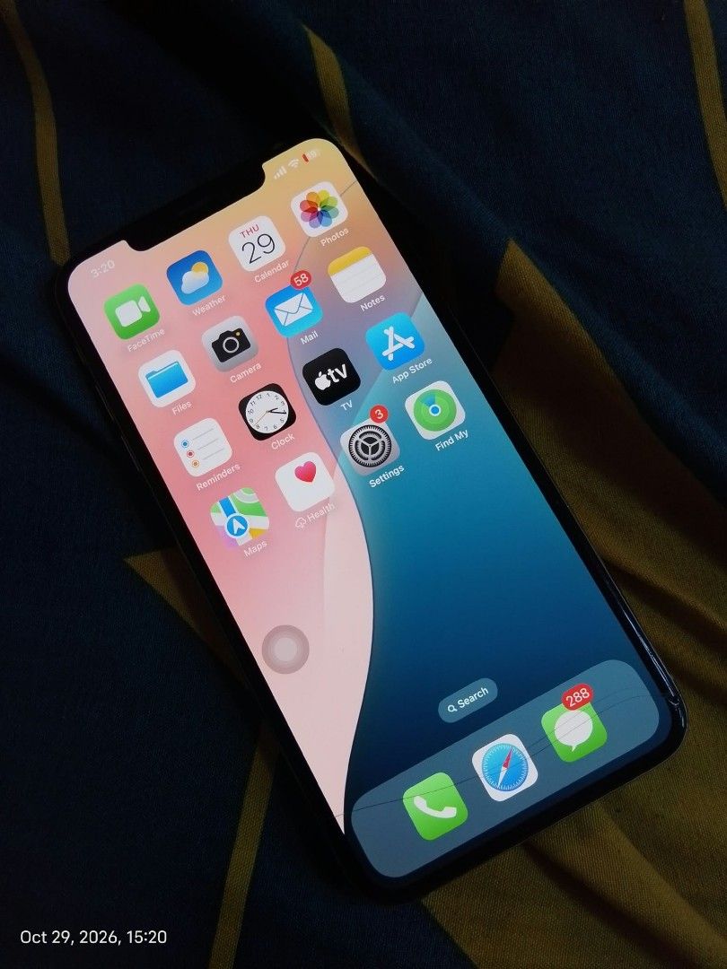 iPhone Xs Max 64gb (Category: iPhone X Series) located in Malabon City. Submitted by iflipgadgets777 (Listing ID 1471004632, Image 1). Description: 💸Rush Sale❗ Open for Swap (iPhone only)🍎 📩LBC sa malayo (Video call first) Unli Vouch and Video call for assurance 📱iPhone Xs Max (white) 64gb 71% bh🔋(orig) All working issue crack lcd & backglass 💰3,999 w/ 3 days warranty 📍Malabon City Meet up, Halfway.