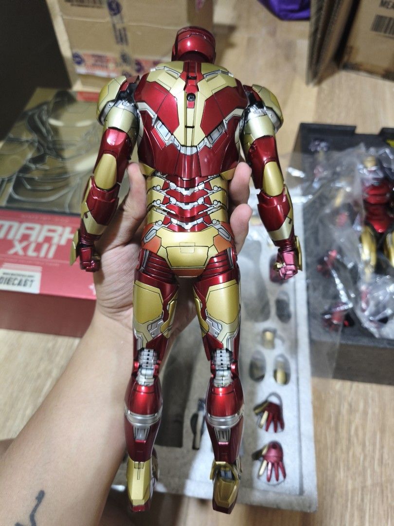 Ironman Hot Toys diecast (Category: Figurines & Statues) located in Manila. Submitted by daily.tipid (Listing ID 1471047000, Image 3). Description: Ironman Hot toys diecast Ironman Mark 42 - 12,999 (back in box) Ironman Mark 85 - 16,899 (MIB) LBC,jnt or lalamove Pwede Installment,Pag fully paid na, pwde ng mgpaship...