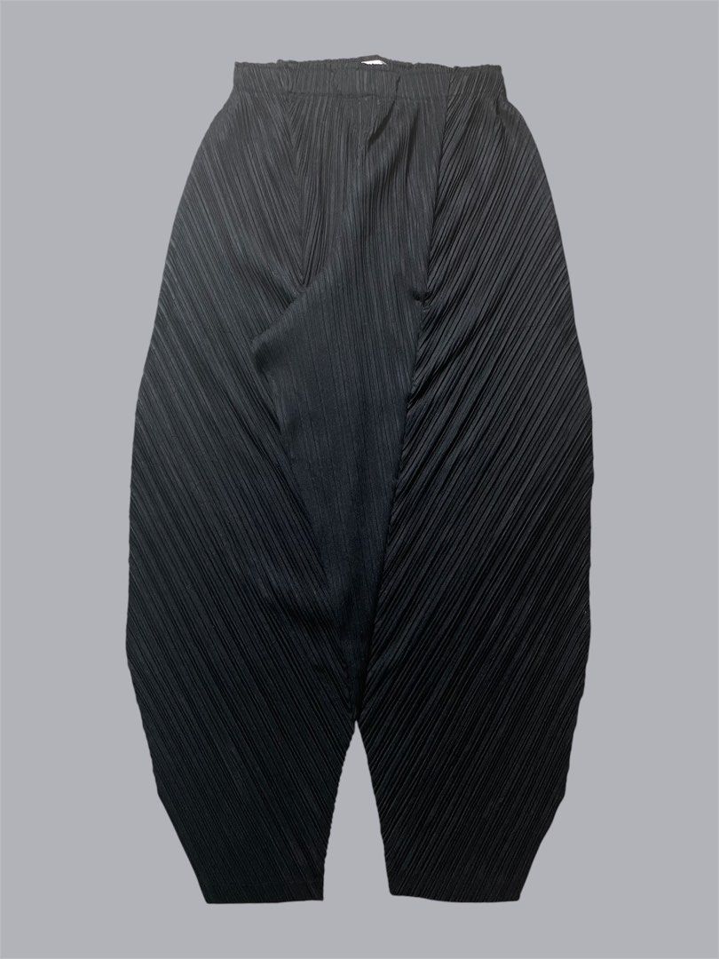 Issey Miyake Pleats Please Irregular Pants (Category: Luxury Apparel) located in Quezon City. Submitted by renovare.196 (Listing ID 1471077725, Image 1). Description: Issey Miyake Pleats Please Irregular Pants As New Condition Color Rate: 9.8/10 No Issue Measurements • Width: Free size • Length: 37.5 • Thigh: 16.5 • Hem: 6 Price: 12500 obo DM IF INTERESTED📥.