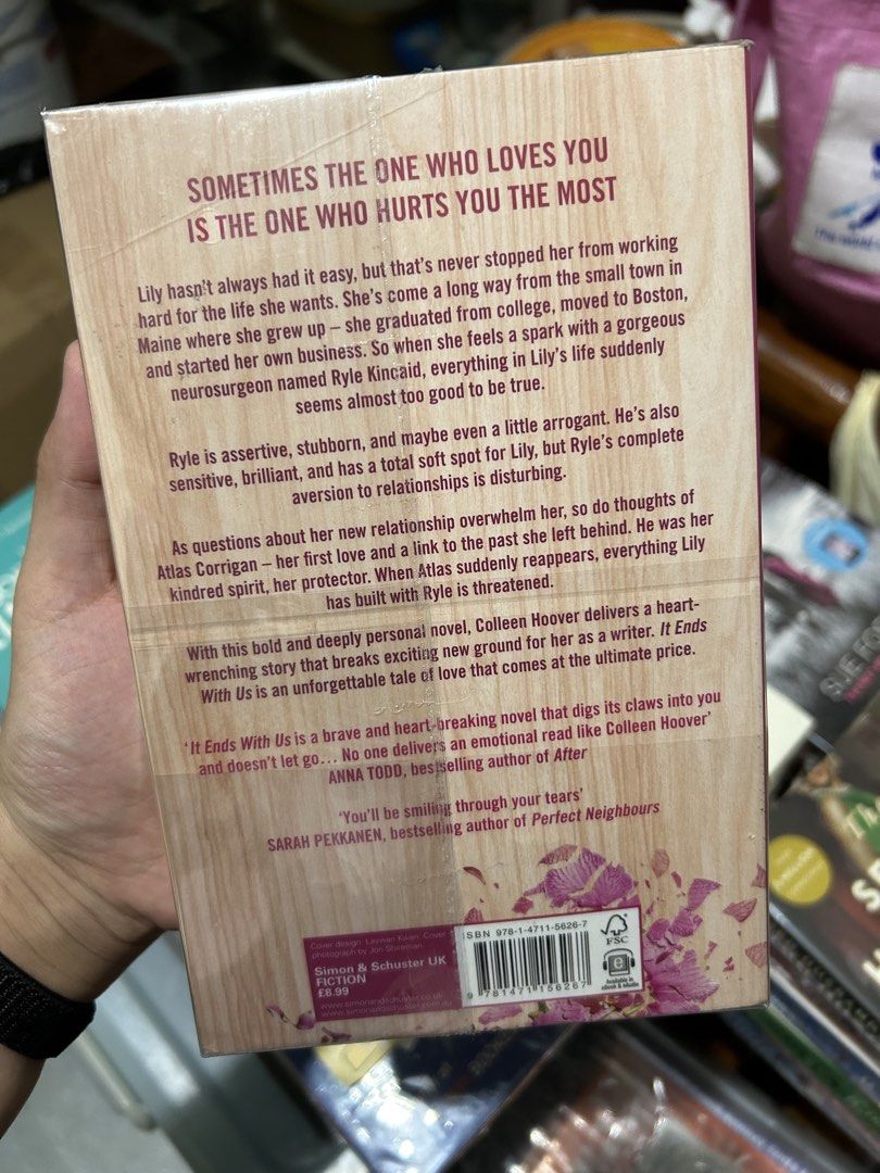 It Ends With Us by Colleen Hoover (Category: Storybooks) located in San Pedro. Submitted by hyunmiso (Listing ID 1470934125, Image 2). Description: payment first, no COD 🧾 mop: bpi, maribank, gotyme 🚛 mod: lalamove, j&t, lbc 📍muntinlupa.