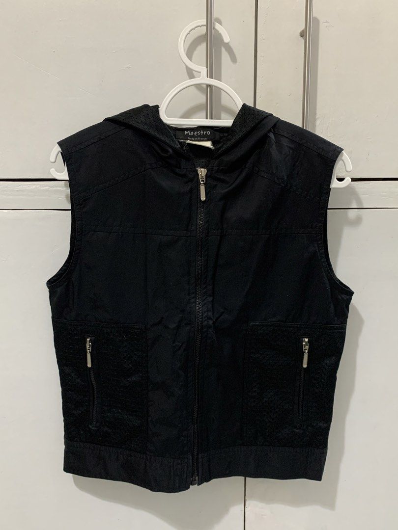 Italian Minimalist Gorpcore Vest (Category: Vests) located in Manila. Submitted by archivo (Listing ID 1471077366, Image 1). Description: Details: - Size: S - Color rate: 10/10 - Condition: As new - Issue/s: None .