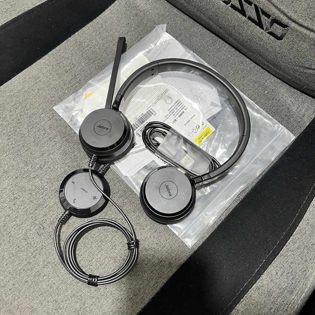 JABRA EVOLVED 20 NOISE CANCELING HEADSET BNEW (Category: Headphones & Headsets) located in Quezon City. Submitted by markdonayre (Listing ID 1471005402, Image 2). Description: For sale po 1k nalang never pa nagamitt yan bagong bagoo pa inopen lang para ma testing Location: Novaliches Qc Pickup or lalamove .