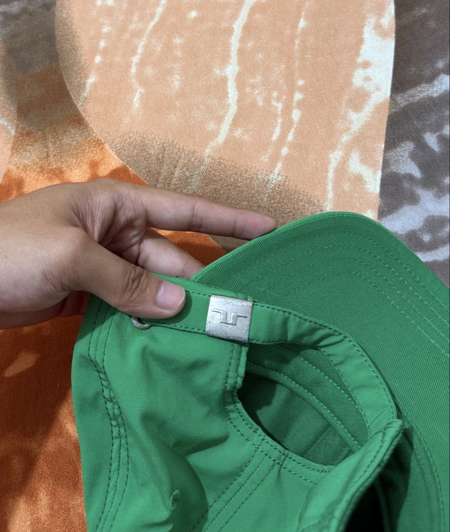 j.lindeberg Angus Cap Tech Stretch Green (Category: Caps & Hats) located in Manila. Submitted by calvinomateo14 (Listing ID 1471002238, Image 3). Description: - Brand: J.Lindeberg (Angus Cap) - Color: Green - Material: Tech stretch fabric (97% polyester, 3% elastane) - Design: Embroidered logo on the front - Fit: One size fits all with adjustable metal buckle closure and debossed logo detail - Condition: Brand new with tags - Perfect for golf, ca