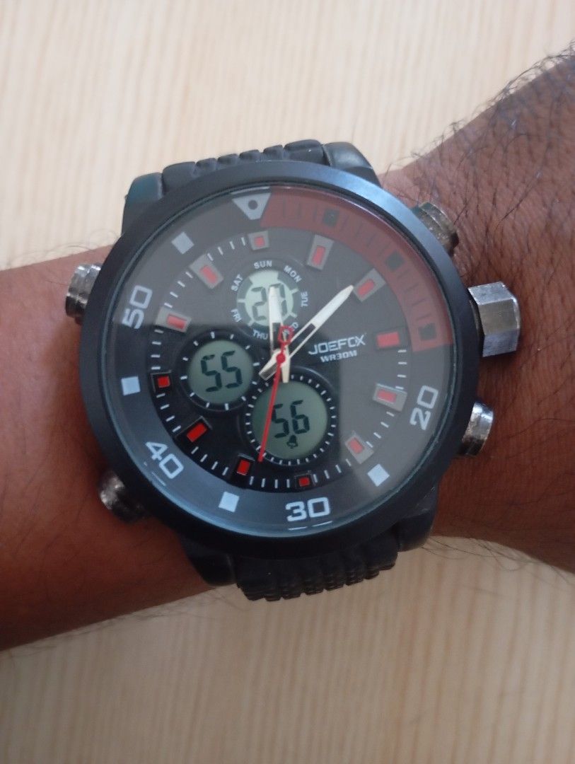 Joefox (Category: Men's Watches) located in Las Pinas. Submitted by quick_deals_great_finds2 (Listing ID 1470966490, Image 3). Description: Original good working condition Big 50mm fully functional with battery.