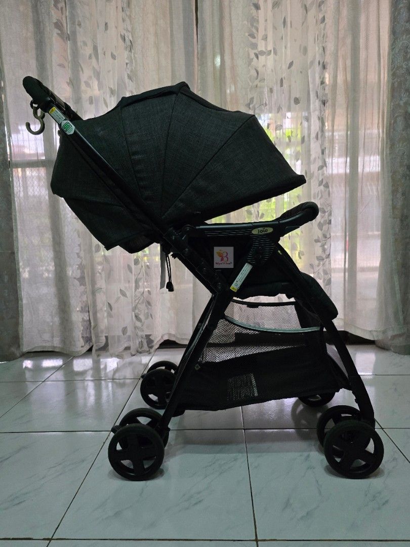 Joie SMA Baggi Lightweight Baby Stroller (Category: Strollers) located in Paranaque City. Submitted by babyandme.savers (Listing ID 1471067592, Image 2). Description: JOIE SMA BAGGI LIGHTWEIGHT LUXURY BABY STROLLER * Safe for 0 - 48 months * In excellent condition * Fully Reclineable * Reversible handle * Full canopy * High seat * Lightweight stroller * 5 - Point safety belt * Clean and Sanitized - Ready to use 📍 Location : Betterliving Parañaqu