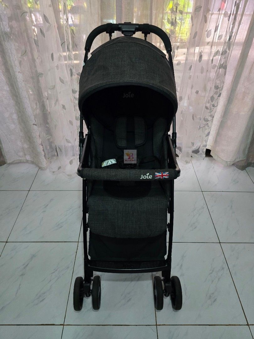 Joie SMA Baggi Lightweight Baby Stroller (Category: Strollers) located in Paranaque City. Submitted by babyandme.savers (Listing ID 1471067592, Image 1). Description: JOIE SMA BAGGI LIGHTWEIGHT LUXURY BABY STROLLER * Safe for 0 - 48 months * In excellent condition * Fully Reclineable * Reversible handle * Full canopy * High seat * Lightweight stroller * 5 - Point safety belt * Clean and Sanitized - Ready to use 📍 Location : Betterliving Parañaqu