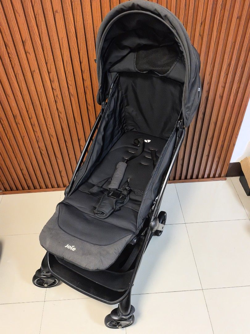 Joie tourist 🖤🩶 (Category: Strollers) located in Manila. Submitted by miradoming32070 (Listing ID 1470966477, Image 3). Description: Joie tourist 🖤🩶 ➡️ Newborn to toddler ➡️ Fully recline ➡️ Adjustable seat ➡️ High seat ➡️ Lightweight ➡️ Compact fold ➡️ Approved any airlines cabin Excellent condition Loc :bagumbong caloocan.