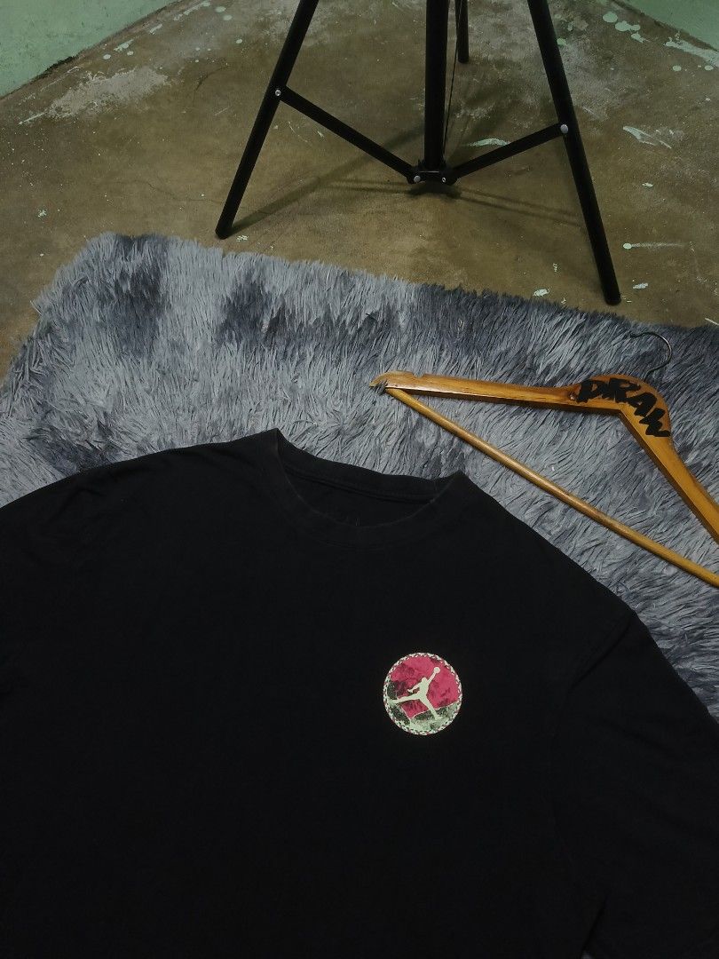 Jordan Black Graphic T-Shirt (Category: Tshirts & Polo Shirts ) located in Las Pinas. Submitted by jowardbemi21707 (Listing ID 1471093729, Image 2). Description: - Brand: Jordan - Color: Classic Black - Fit: Short sleeves, crew neck - Design: Small front chest graphic, large diamond basketball net graphic on the back - Condition: Excellent, clean fabric - Style: Casual streetwear - PM for measurements or inquiries!.