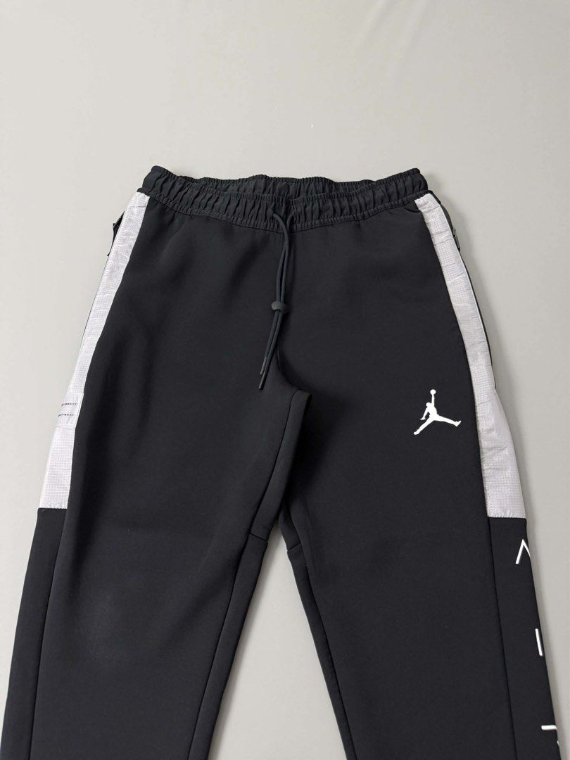 JORDAN MEN’S ATHLETIC SWEATPANTS (Category: Joggers) located in Guagua. Submitted by sweetboyy (Listing ID 1471071756, Image 2). Description: JORDAN MEN’S ATHLETIC SWEATPANTS EXCELLENT CONDITION SIZE XLARGE ON TAG DIMES: WAISTLINE 34-36 / LENGTH 40 / LEG OPENING 7.