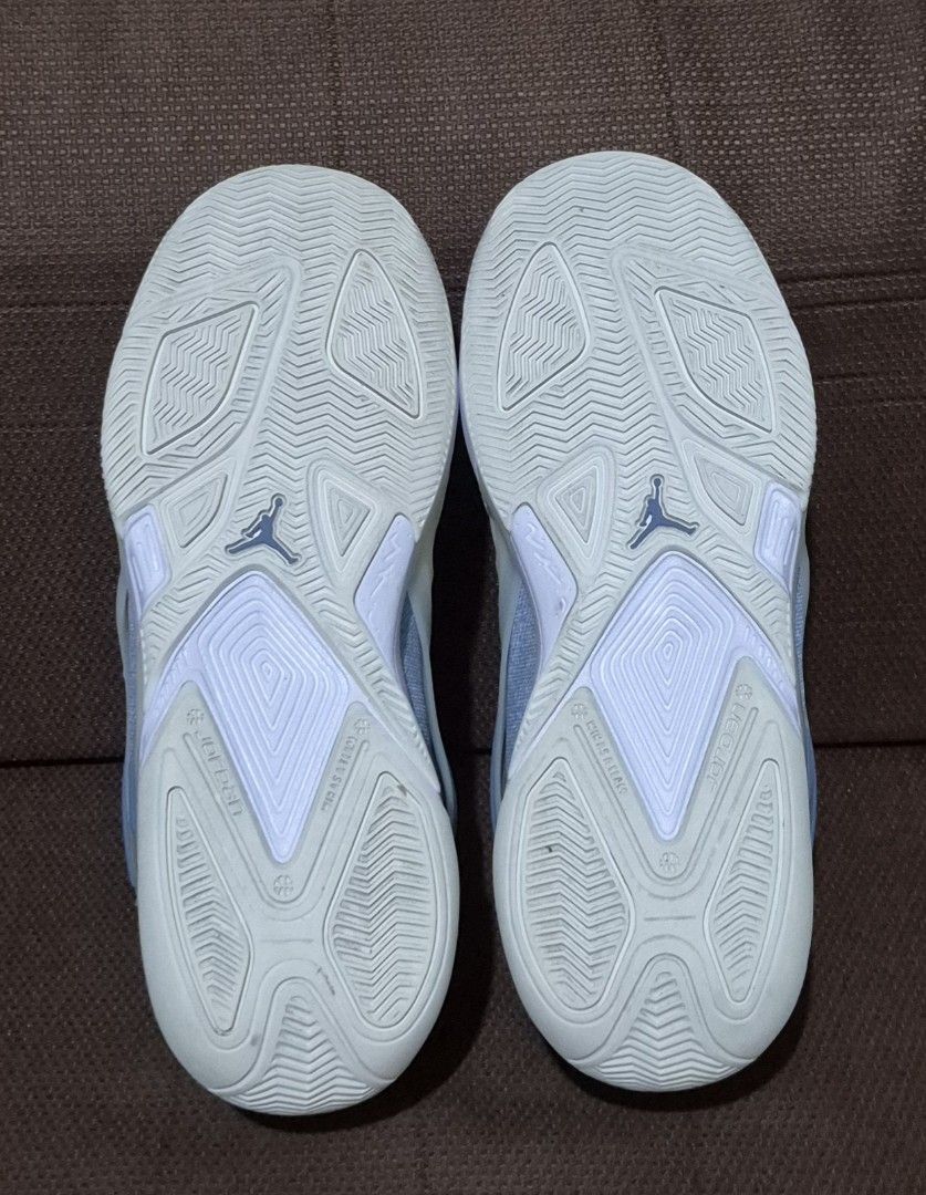 Jordan Womens Heir Series PF (Category: Sneakers) located in Manila. Submitted by jm1218 (Listing ID 1471050954, Image 2). Description: - Model: Jordan Luka 3 - Colorway: White with light blue denim-look panels and gold accents - Branding: Iconic Jumpman logo on outsole and tongue - Condition: Pristine, clean outsoles with zero tread wear, tag intact inside tongue - Size: US 8 / UK 5.5 / EUR 39.