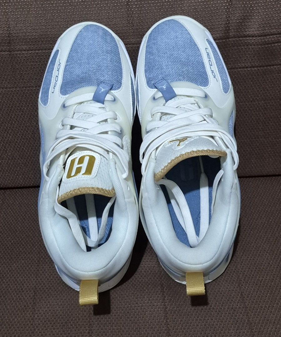 Jordan Womens Heir Series PF (Category: Sneakers) located in Manila. Submitted by jm1218 (Listing ID 1471050954, Image 1). Description: - Model: Jordan Luka 3 - Colorway: White with light blue denim-look panels and gold accents - Branding: Iconic Jumpman logo on outsole and tongue - Condition: Pristine, clean outsoles with zero tread wear, tag intact inside tongue - Size: US 8 / UK 5.5 / EUR 39.