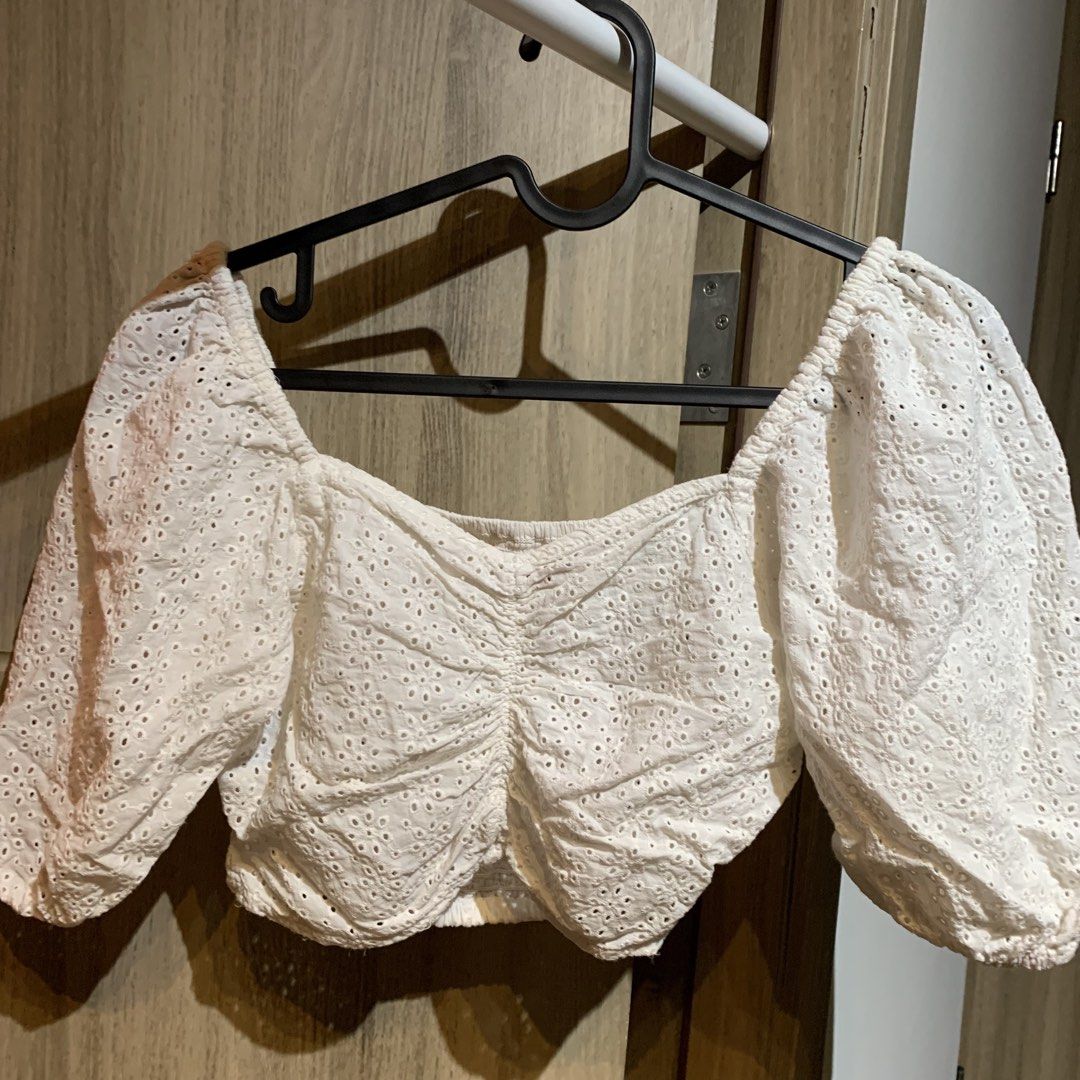Just G Cropped off shoulder top (Category: Blouses) located in Pasay City. Submitted by xoxoblair (Listing ID 1471019265, Image 3). Description: Just G brand Color white Well used May zipper sa gilid Pa Xs na.