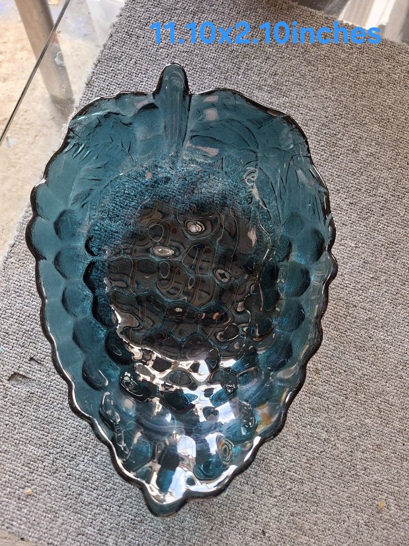Kamei glass serving bowls (Category: Dinnerware & Cutlery) located in Quezon City. Submitted by sabadojuliet25680 (Listing ID 1470981033, Image 2). Description: grape cluster grape leaf patterned glass serving bowl goods as a new no chips 1pc availables.