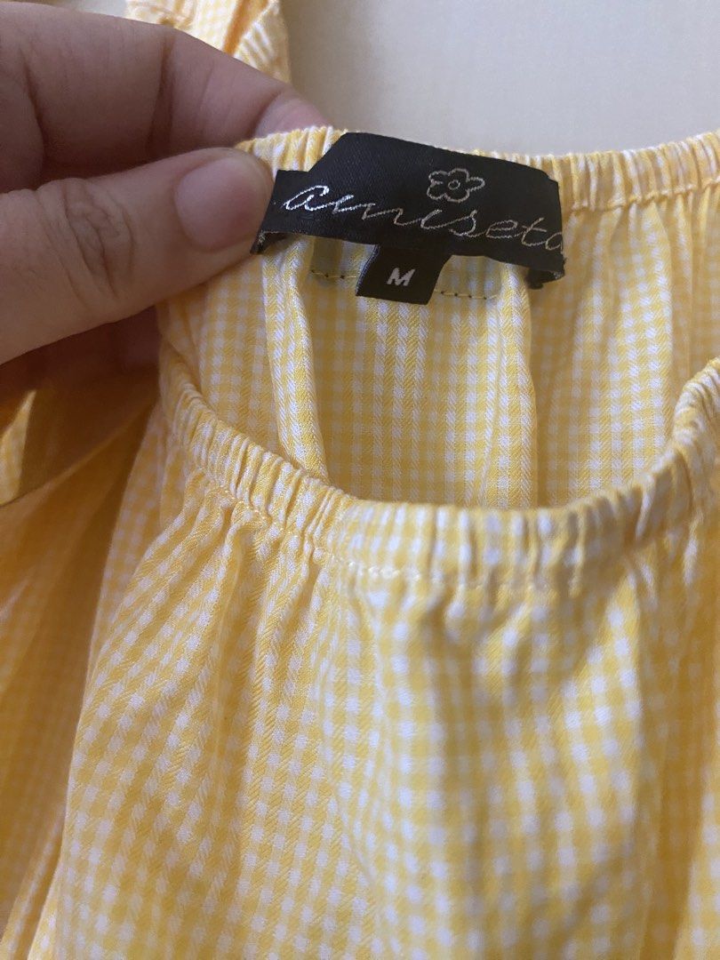 Kamiseta Yellow Dress (Category: Dresses) located in Muntinlupa City. Submitted by aubreyraven (Listing ID 1470978475, Image 3). Description: Used twice.