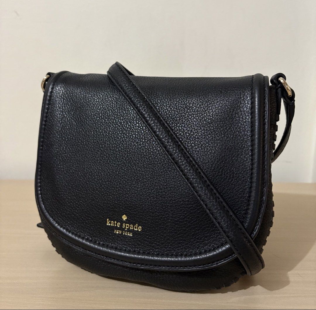 Kate Spade Blake Pebbled Leather Crossbody Bag (Category: Cross-body Bags) located in Cavite. Submitted by chubbsavenue (Listing ID 1471026503, Image 2). Description: .