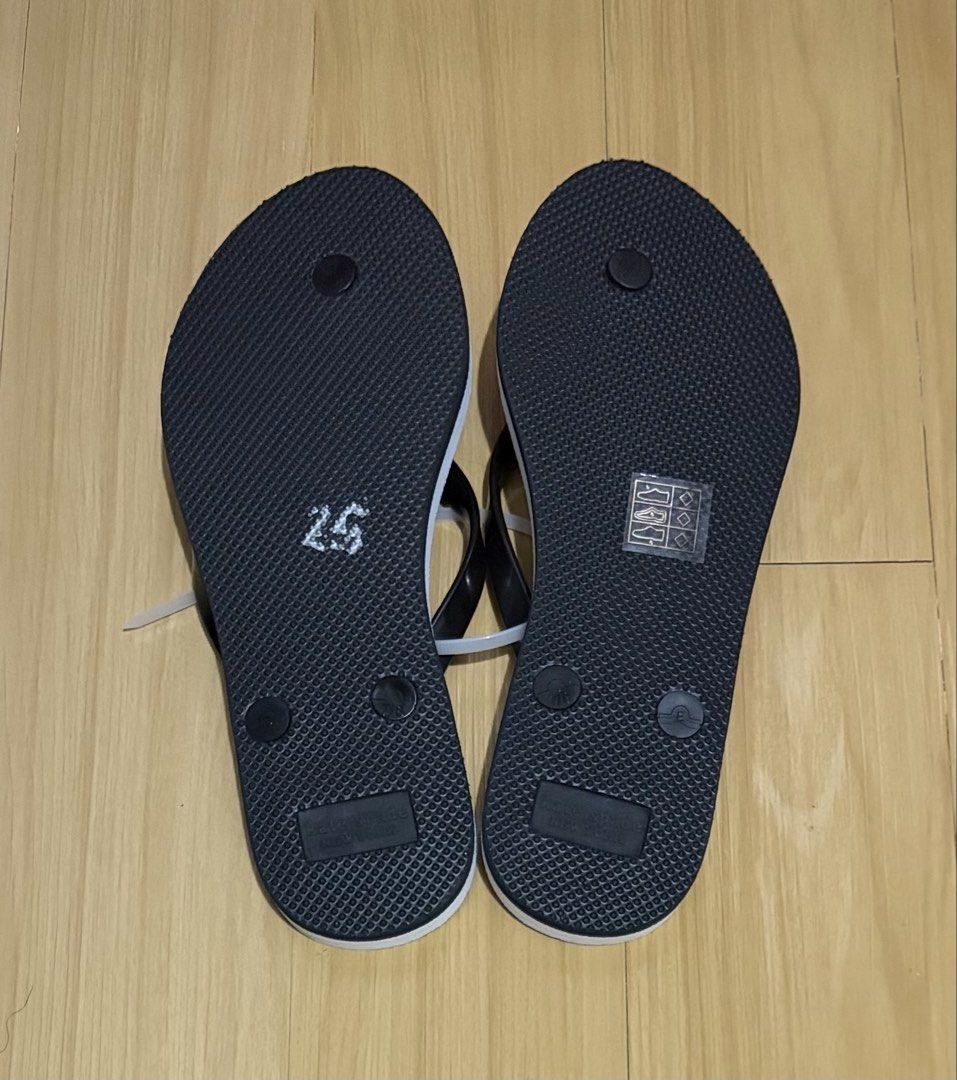 Kate Spade Polka dot Flip Flop Size 7 (Category: Slippers and slides) located in Quezon City. Submitted by beckyshop2024 (Listing ID 1471084668, Image 2). Description: - Brand new - Original from US - Color: Black and White - Features black bow and spade charm with gold-tone hardware - With few dents due to shipping from US via sea cargo.