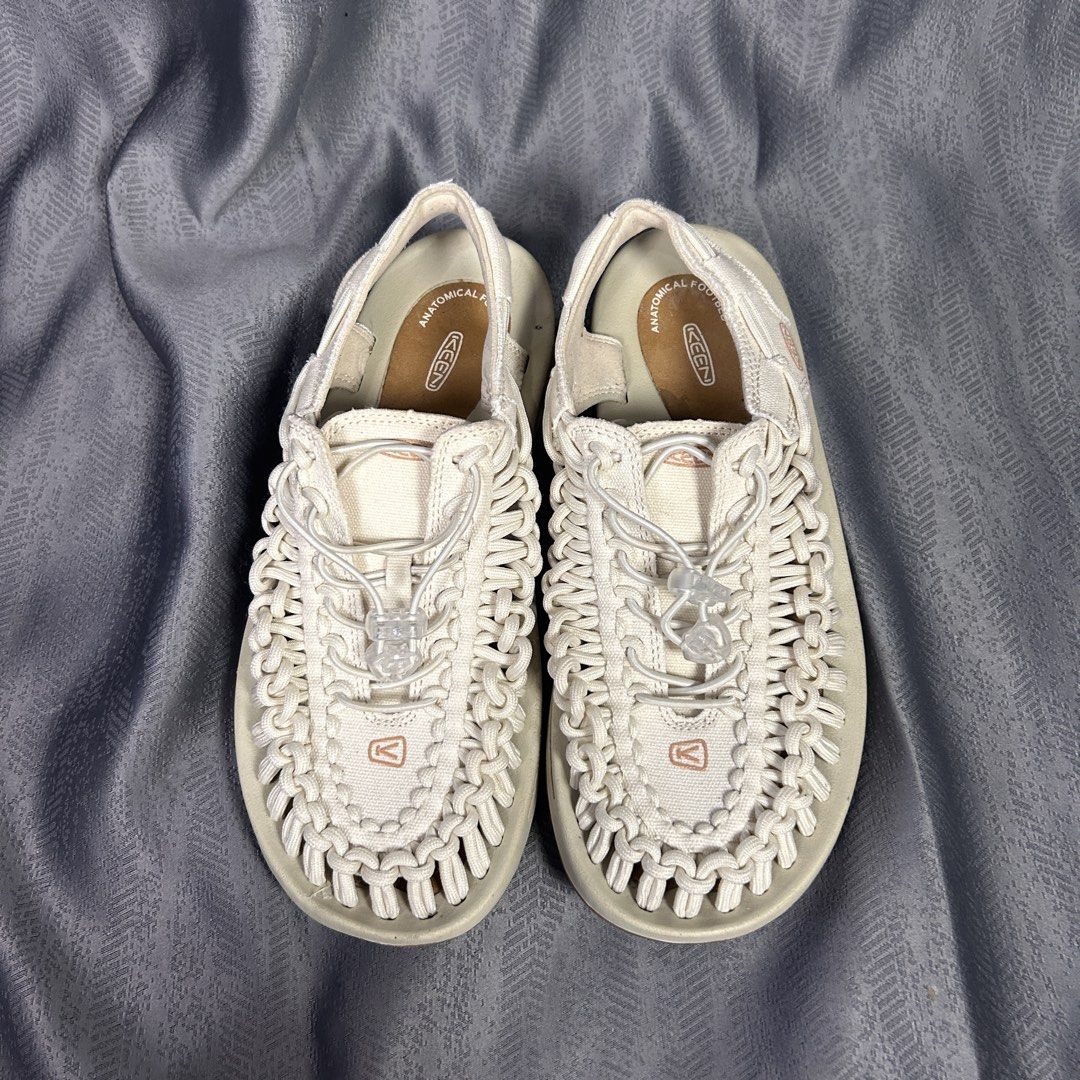 KEEN UNEEK CANVAS SANDALS (Category: Sandals) located in General Mariano Alvarez. Submitted by manosegunda4117 (Listing ID 1470993789, Image 2). Description: KEEN UNEEK CANVAS SANDALS Size 8.5 US | 39 EU Neutral Cream Lightly Used Price : PHP 1,600 + shipping fee.
