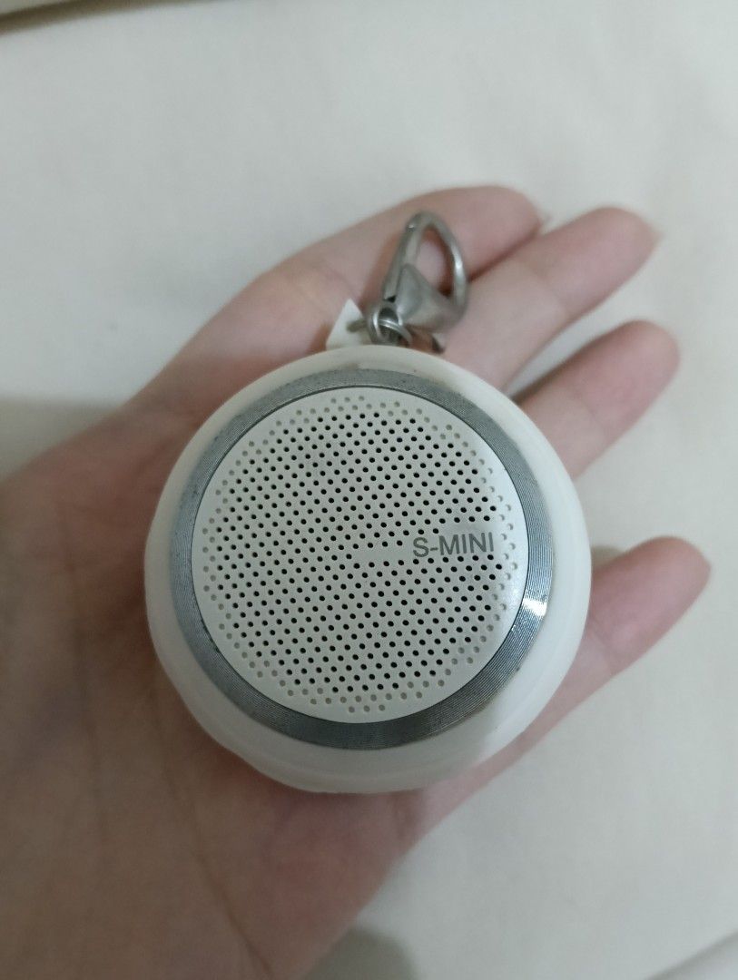 Keychain Mini Speaker white (Category: Soundbars, Speakers & Amplifiers) located in Quezon City. Submitted by andrea11171999 (Listing ID 1471037813, Image 3). Description: .