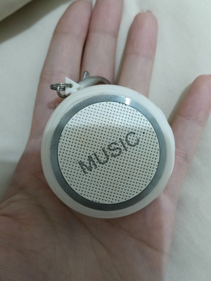 Keychain Mini Speaker white (Category: Soundbars, Speakers & Amplifiers) located in Quezon City. Submitted by andrea11171999 (Listing ID 1471037813, Image 1). Description: .