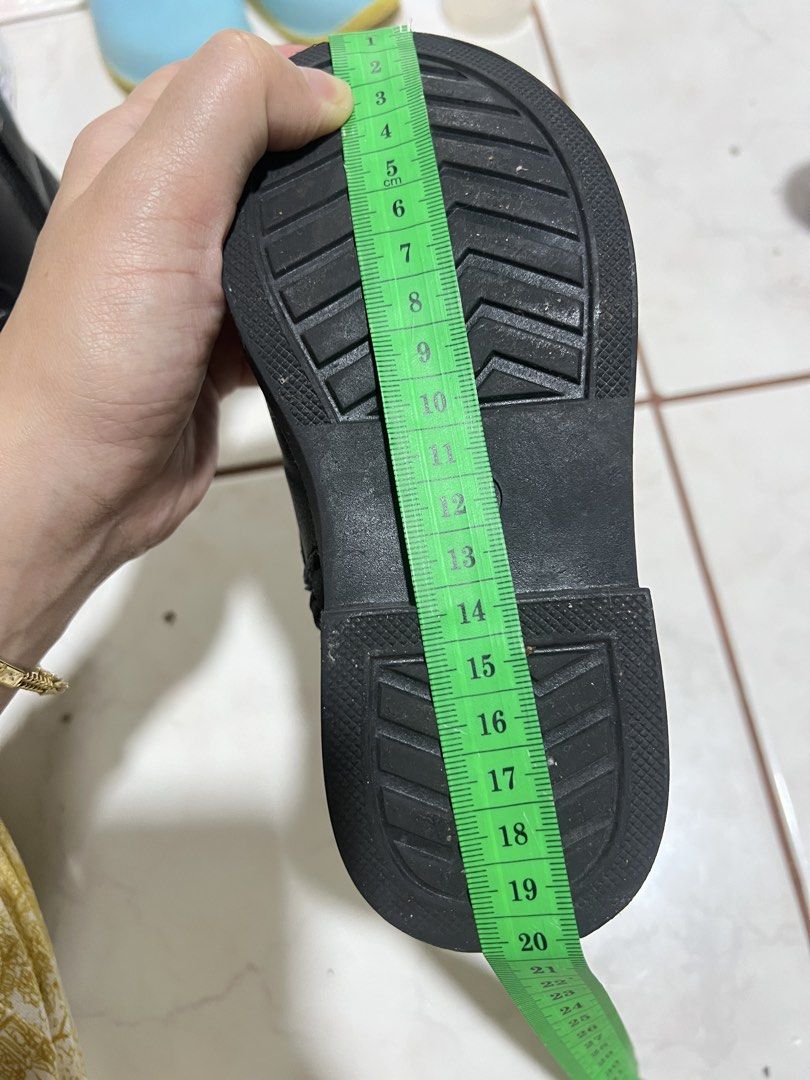 Kids boots (Category: Babies & Kids Fashion) located in Caloocan City. Submitted by verygoodmama (Listing ID 1471080128, Image 3). Description: Kids Black Glitter Boots 🎀 Size 29 | 20 cm outsole Once lang nagamit ng anak ko. May cute glitter and ribbon details. Please check photos for actual condition. 📍 Caloocan Monumento 🚚 Lalamove or GNT ❌ No COD.