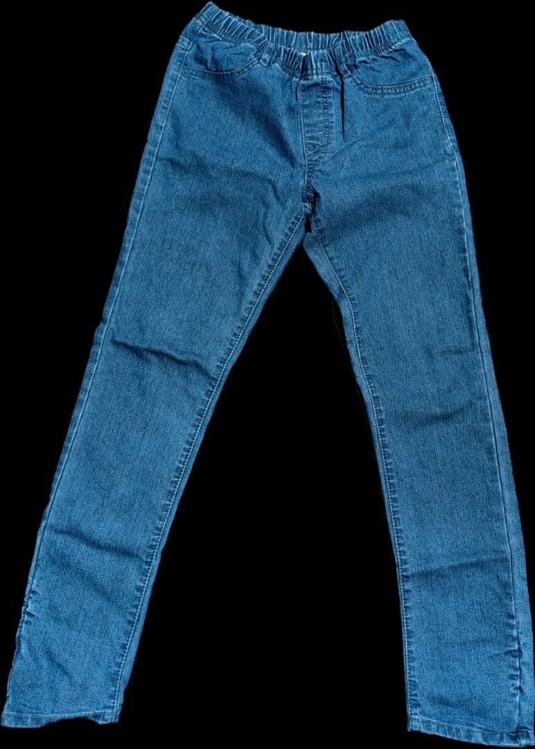 Kids Bossini Denim Jeans Size (Category: Jeans) located in Quezon City. Submitted by morningstar_52 (Listing ID 1471035154, Image 1). Description: Bossini denim jeans in blue wash. Elastic waistband for an easy and comfortable fit. Two front pockets and back pockets included. Size 150/63 tag attached at the interior. Classic straight leg style..
