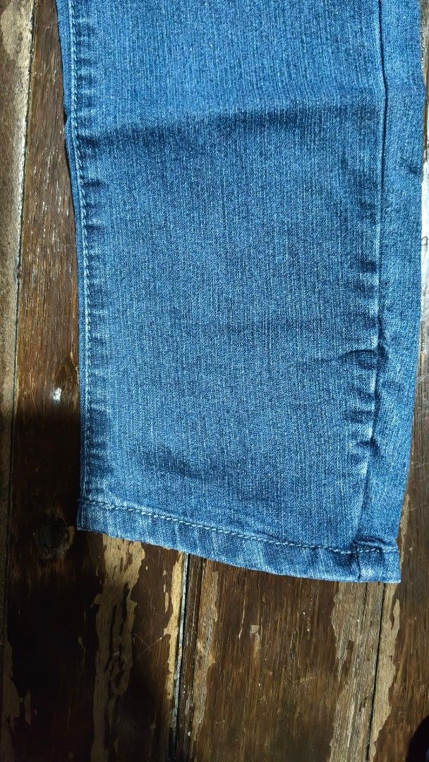 Kids Bossini Denim Jeans Size (Category: Jeans) located in Quezon City. Submitted by morningstar_52 (Listing ID 1471035154, Image 3). Description: Bossini denim jeans in blue wash. Elastic waistband for an easy and comfortable fit. Two front pockets and back pockets included. Size 150/63 tag attached at the interior. Classic straight leg style..