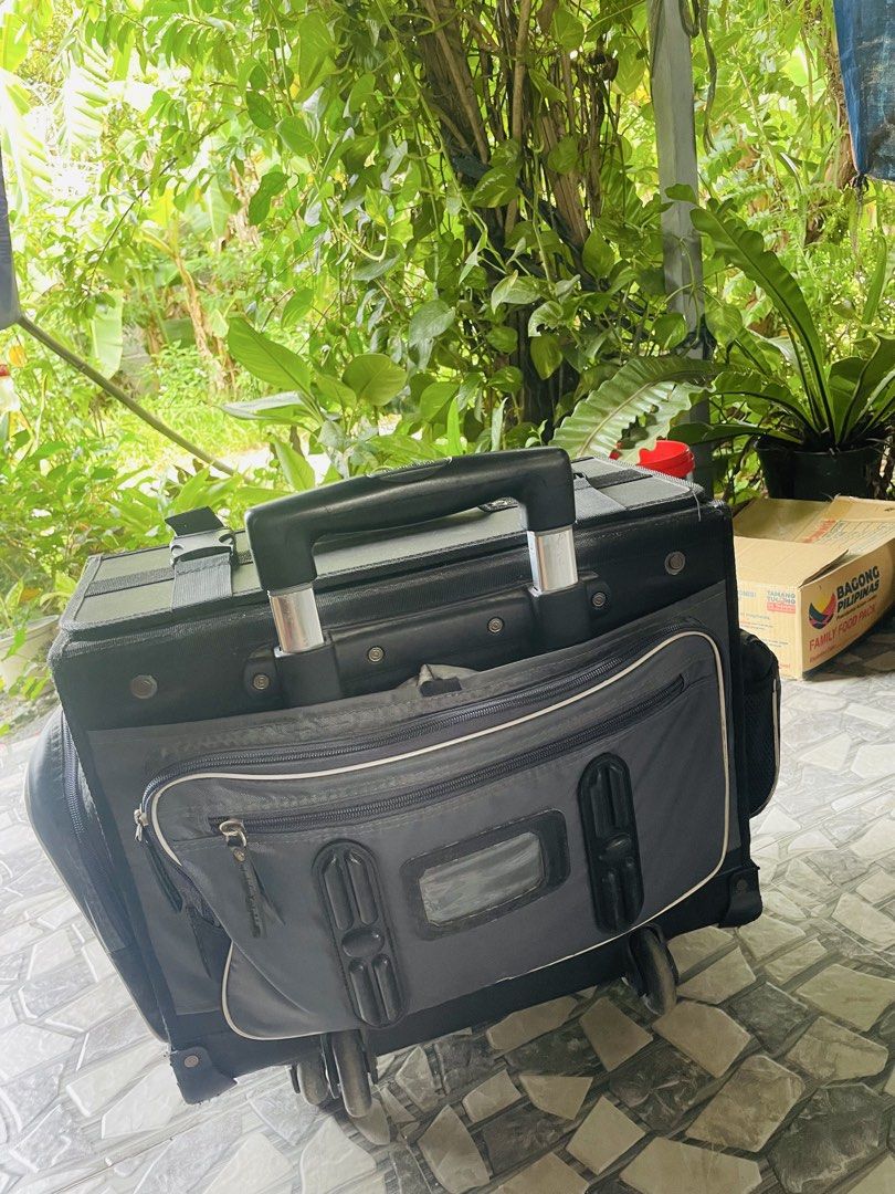 Kids Trolley Bag Starwars (Category: Babies & Kids Fashion) located in San Carlos. Submitted by graciahoney (Listing ID 1470996763, Image 3). Description: This is trolley bag for boy kids. Slightly used. This is huge/big sizes. Can put lots of books. .