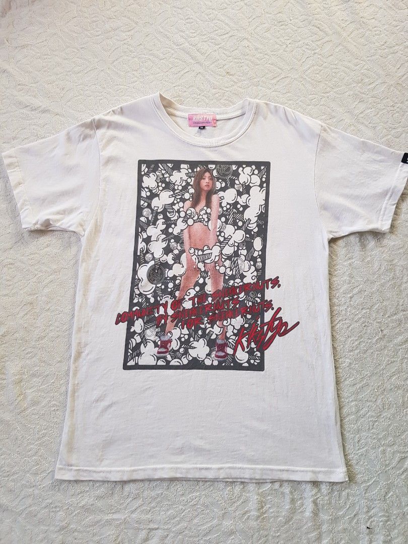 Vintage Kikstyo Shirt (Category: Tshirts & Polo Shirts ) located in Santo Domingo. Submitted by jcobedoza213916 (Listing ID 1471114624, Image 1). Description: Vintage Kikstyo Shirt unisex men's & women's width 18.5 Lenght 27.5 size on tag Medium good condition color rate 9.6/10 no issue: no pinhole no flaws no discoloration.