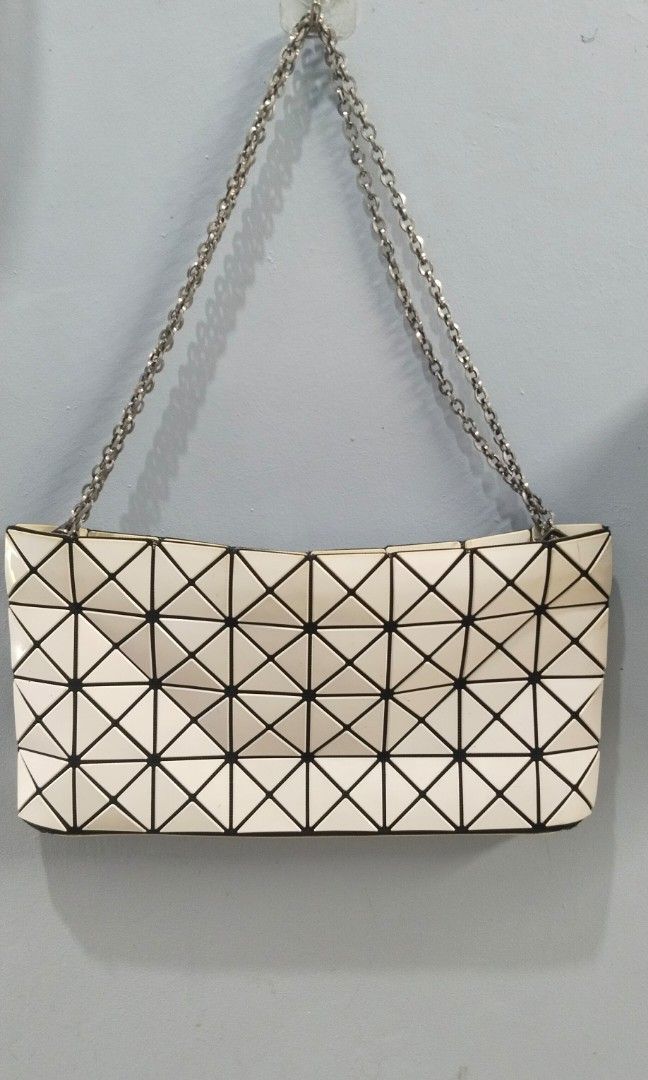 Kili / sling bag (Category: Shoulder Bags) located in Trece Martires City. Submitted by vherma (Listing ID 1470966605, Image 2). Description: off-white/light-beige geometric-patterned shoulder bag by Bao Bao Issey Miyake featuring a metallic chain strap..