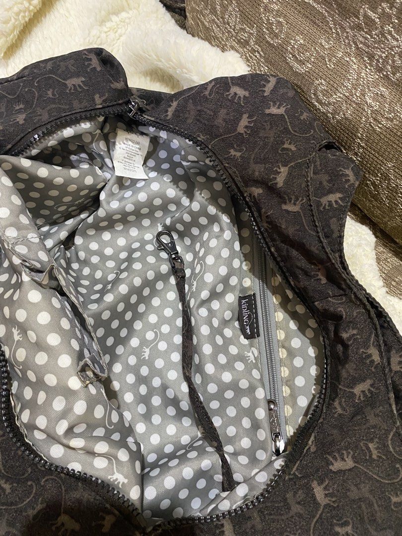 Kipling Brown Tote Hobo Bag (Category: Shoulder Bags) located in Gattaran. Submitted by sweet_relove (Listing ID 1470971589, Image 3). Description: .