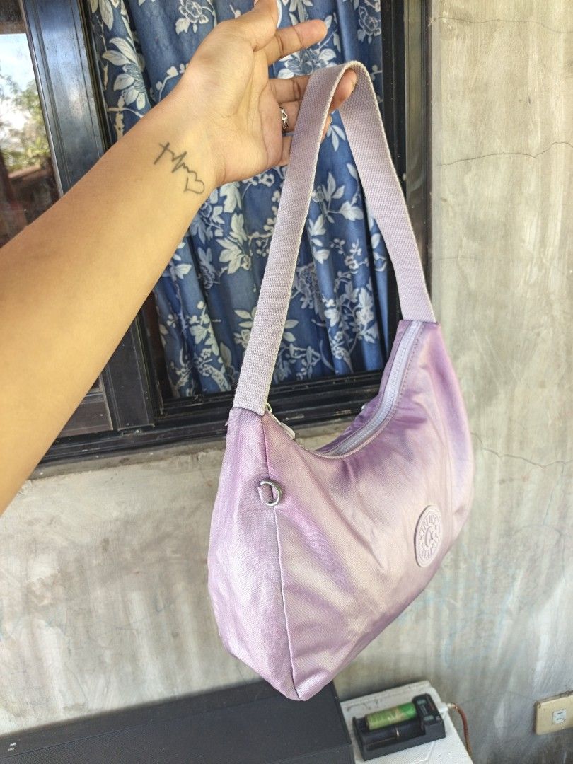 Kipling shoulder bag (Category: Shoulder Bags) located in Quezon, Isabela. Submitted by ukay-ukaybylyn (Listing ID 1470938161, Image 3). Description: excellent condition💯 kasya long wallet.