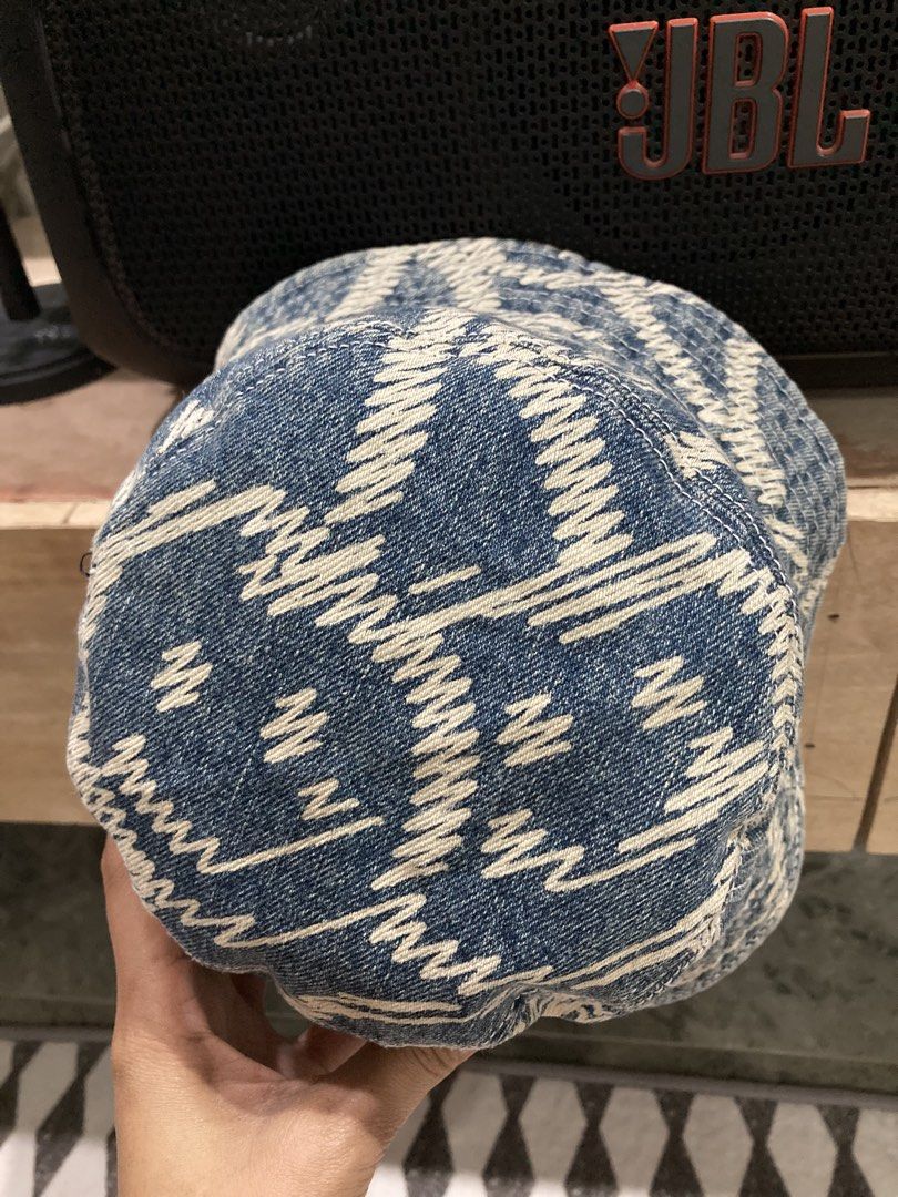 KIRSH bucket hat (free shipping) (Category: Caps & Hats) located in General Santos City (Dadiangas). Submitted by amorhesthrift (Listing ID 1471078255, Image 3). Description: Good condition Unisex Free shipping.