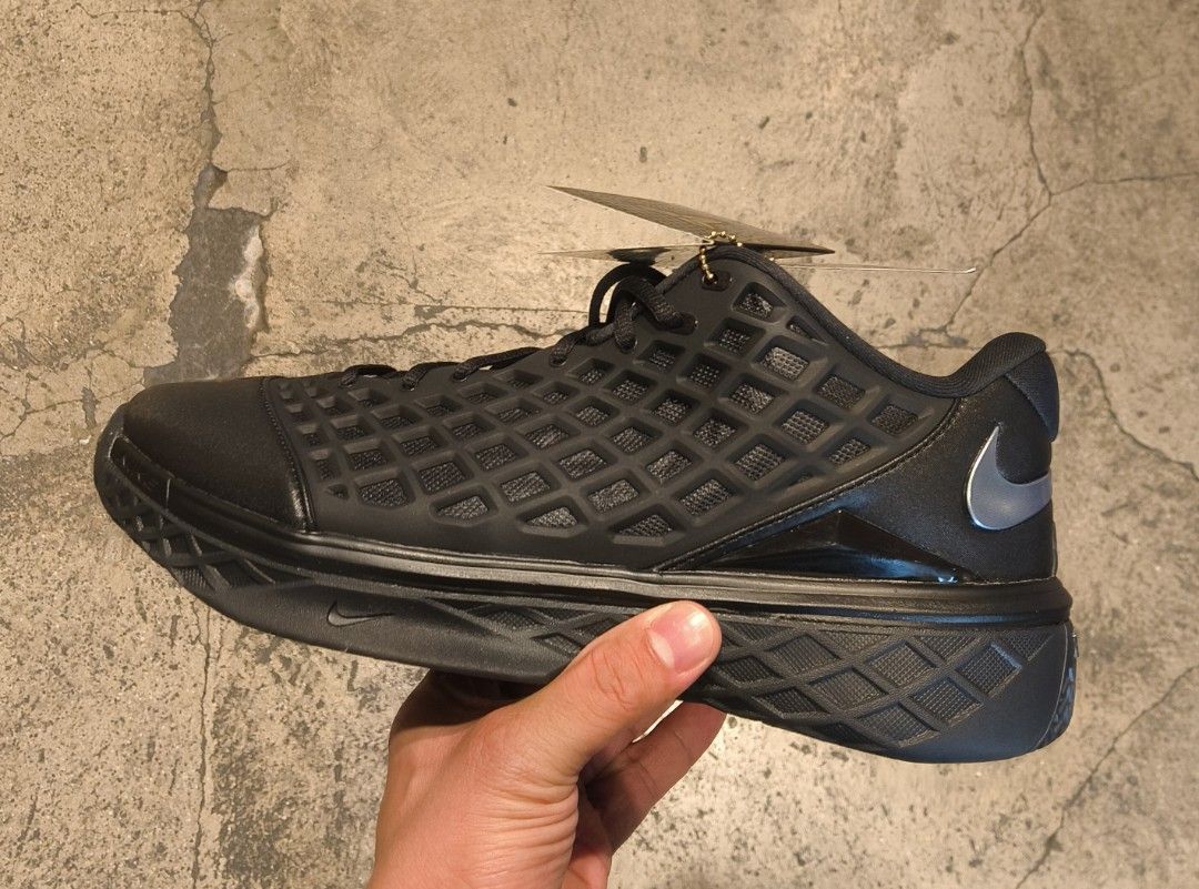 Kobe 3 low triple black (Category: Sneakers) located in Quezon City. Submitted by justinkixs (Listing ID 1471000060, Image 1). Description: sz8-11 bnew legit.