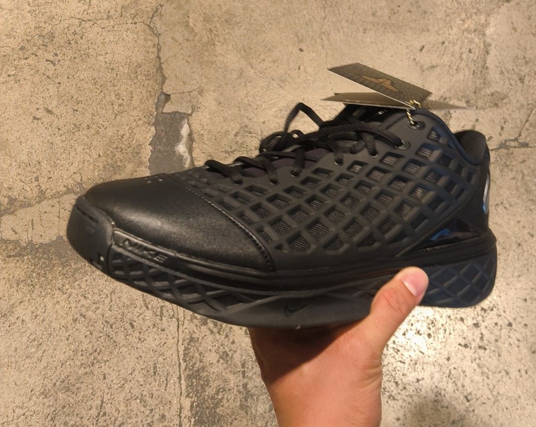 Kobe 3 low triple black (Category: Sneakers) located in Quezon City. Submitted by justinkixs (Listing ID 1471000060, Image 2). Description: sz8-11 bnew legit.
