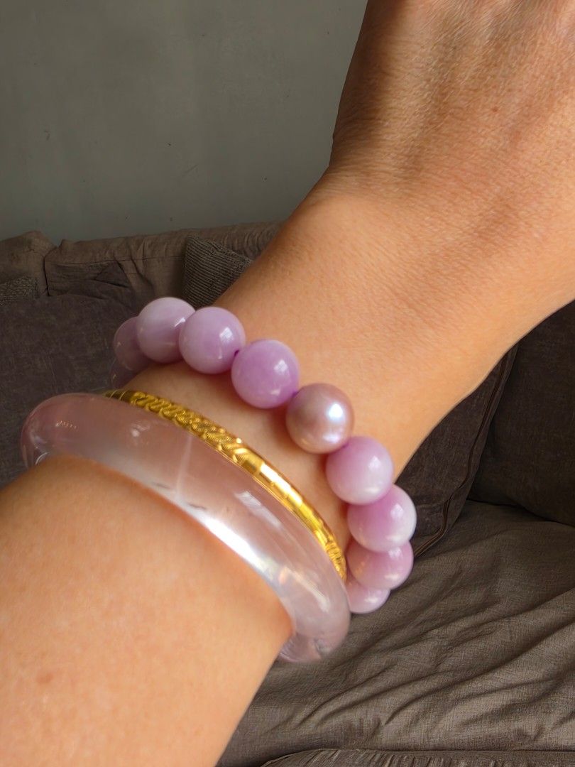 Kunzite with Edison Pearl (Category: Bracelets) located in Manila. Submitted by cavalierdolls (Listing ID 1470958912, Image 1). Description: 12mm kunzite with light pink edison pearl.