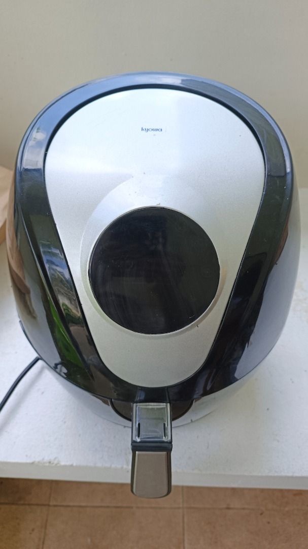 Kyowa Digital Air Fryer (Category: Fryers) located in Makati City. Submitted by ayekai (Listing ID 1471084482, Image 2). Description: 3.2 Liters Capacity Multifunction Can Bake, Roast, Toast and Fry Digital LED Display 7 Pre-set Modes with Pre-Set Timer and Temperature Settings Choose between French Fries, Pork, Chicken, Steak, Cake, Shrimp and Fish Cooking Modes Non-Stick Coated Food Basket Slightly Negotiable RFS: Decluttering.