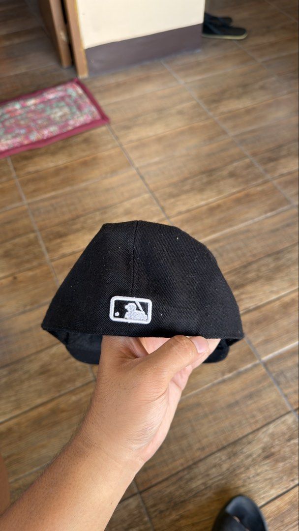 LA NEW ERA CAP (Category: Caps & Hats) located in Manila. Submitted by urban.vintage (Listing ID 1471067822, Image 2). Description: ISSUE: NONE (NEED WASH) MOP :GCASH (NO COD) SHIP VIA: LALAMOVE & J&T LOCATION: PASIG CITY.