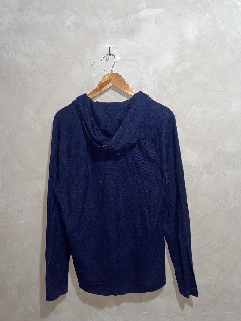 Lacoste Navy Blue Hooded Sweater (Category: Coats, Jackets and Outerwear) located in Zamboanga. Submitted by guthens (Listing ID 1471073179, Image 2). Description: Condition- excellent Issue- discoloration check the last pic Color rate- 9.5/10.