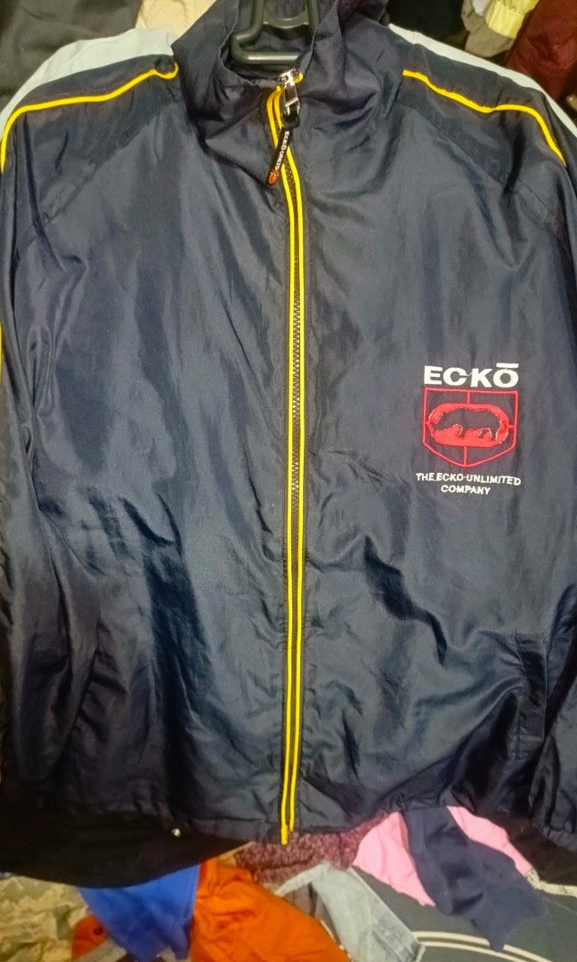 Large XL Windbreaker (Category: Coats, Jackets and Outerwear) located in Cainta. Submitted by jc.s0nlineshop (Listing ID 1471112557, Image 1). Description: windbreaker no issue.